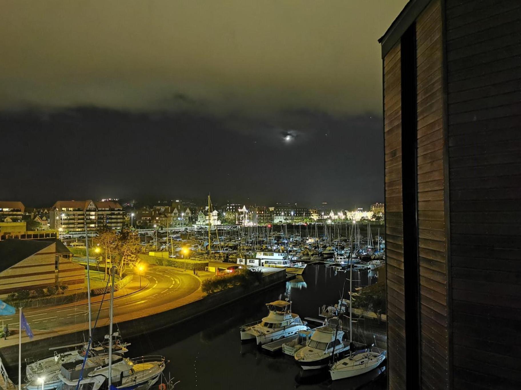 Ocea Marina Appartement Vue Mer Refait A Neuf Avec Parking Privatif Deauville Exterior photo